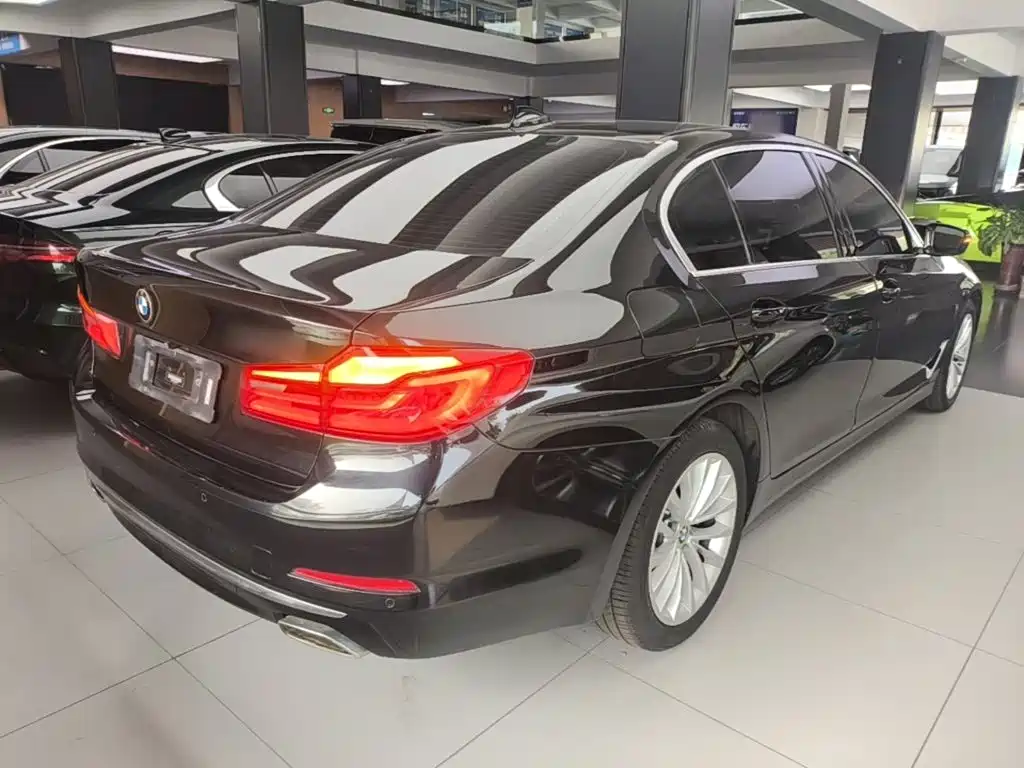 BMW 5 Series — миниатюра 7
