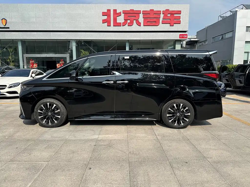 Toyota Alphard — миниатюра 3