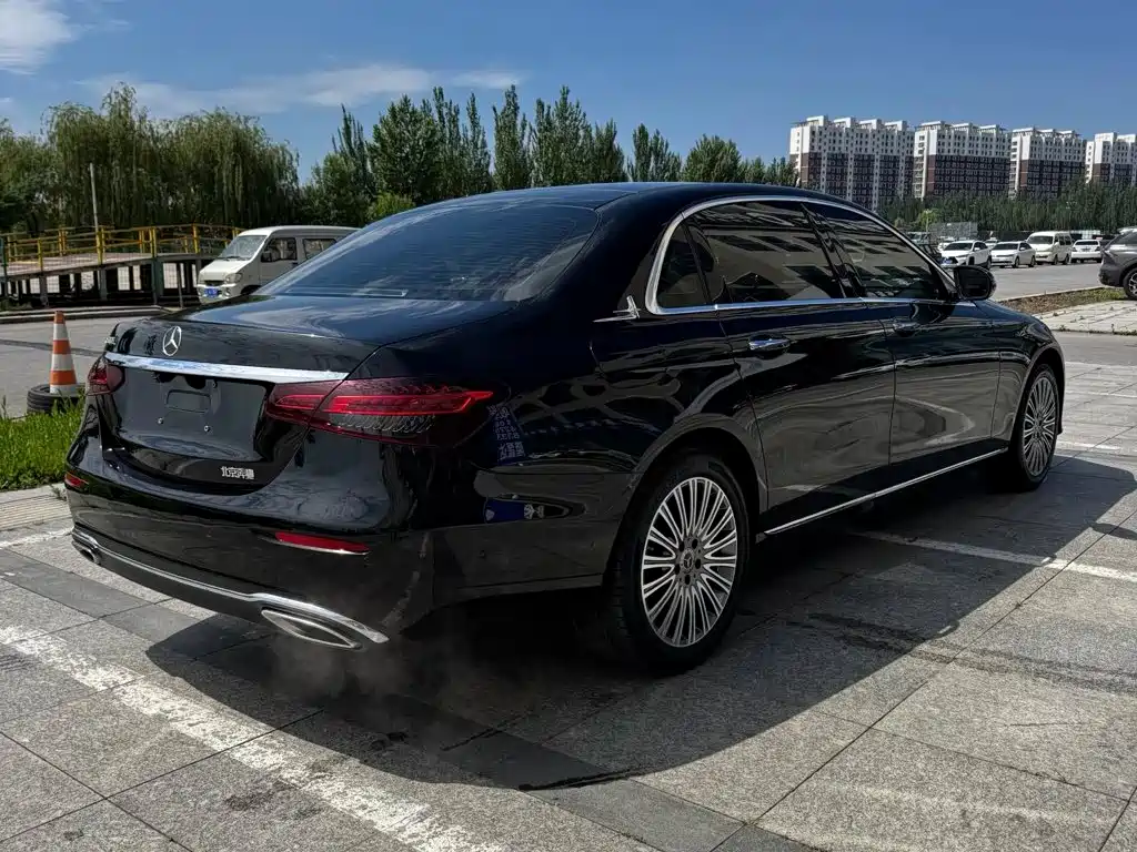 Mercedes-Benz E-Class — миниатюра 4