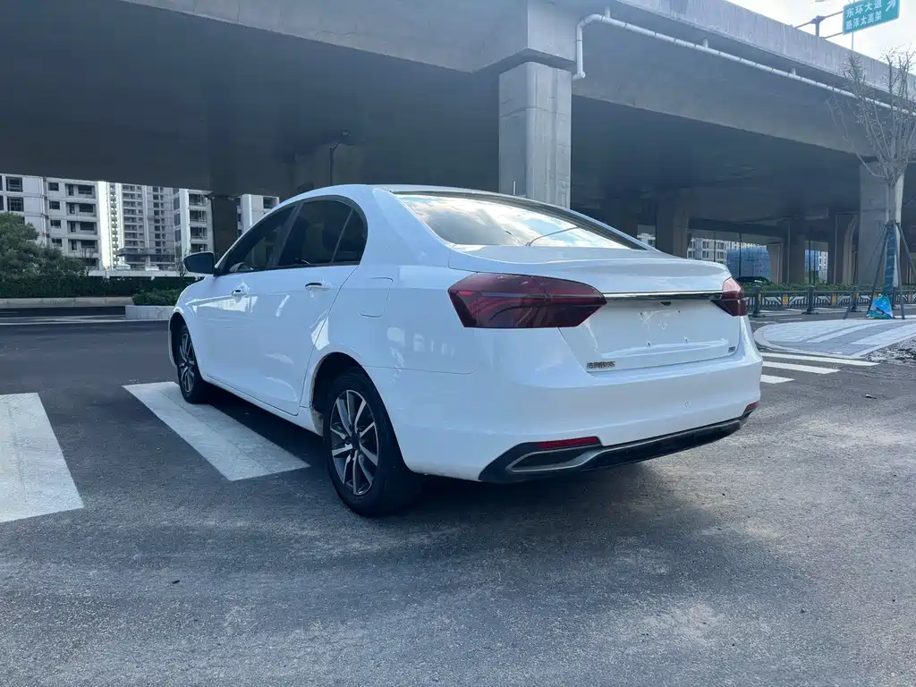 Geely Emgrand — миниатюра 7