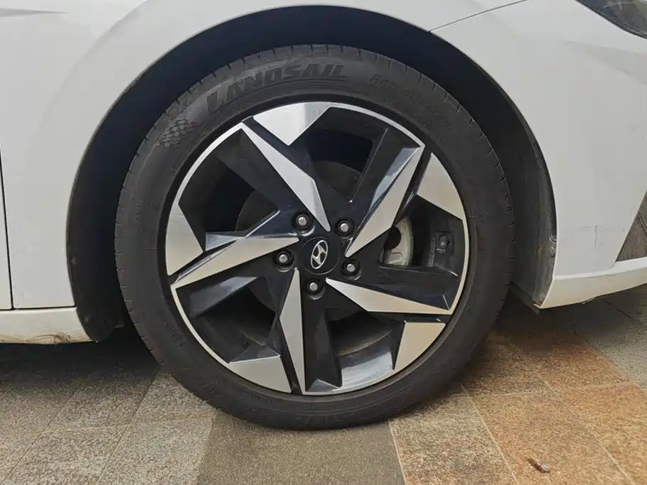 Hyundai Elantra — миниатюра 6