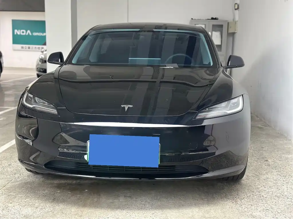 Tesla Model 3 — миниатюра 2