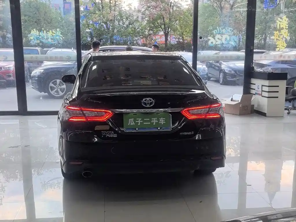 Toyota Camry — миниатюра 4
