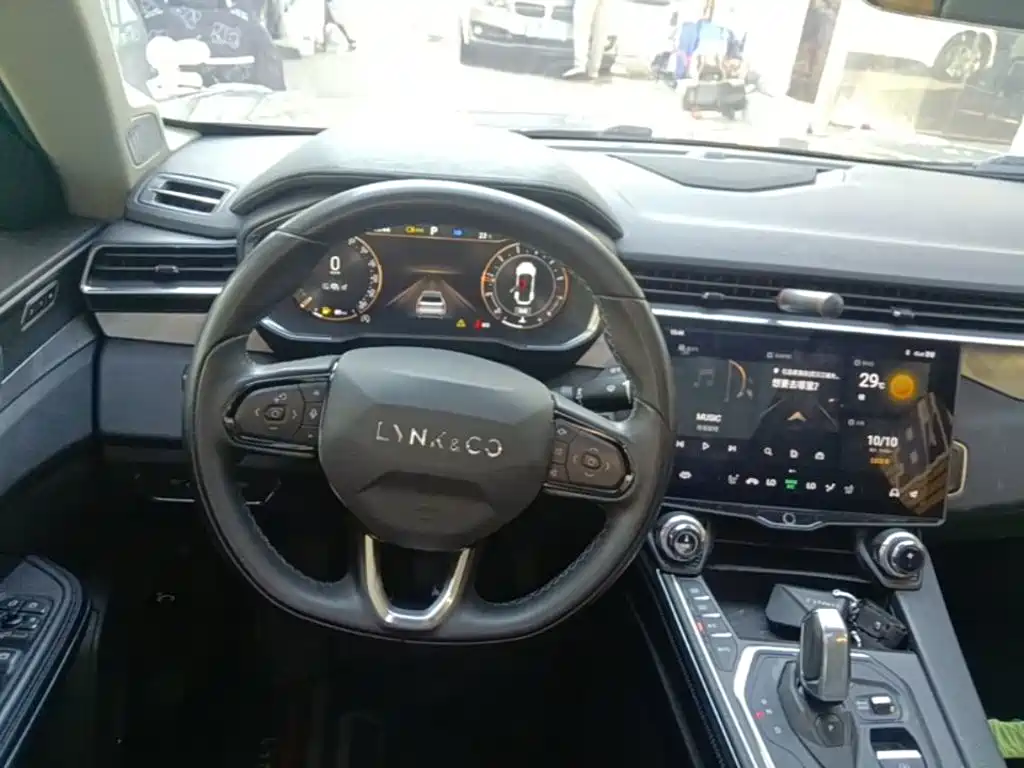 Lynk & Co 01 — миниатюра 11