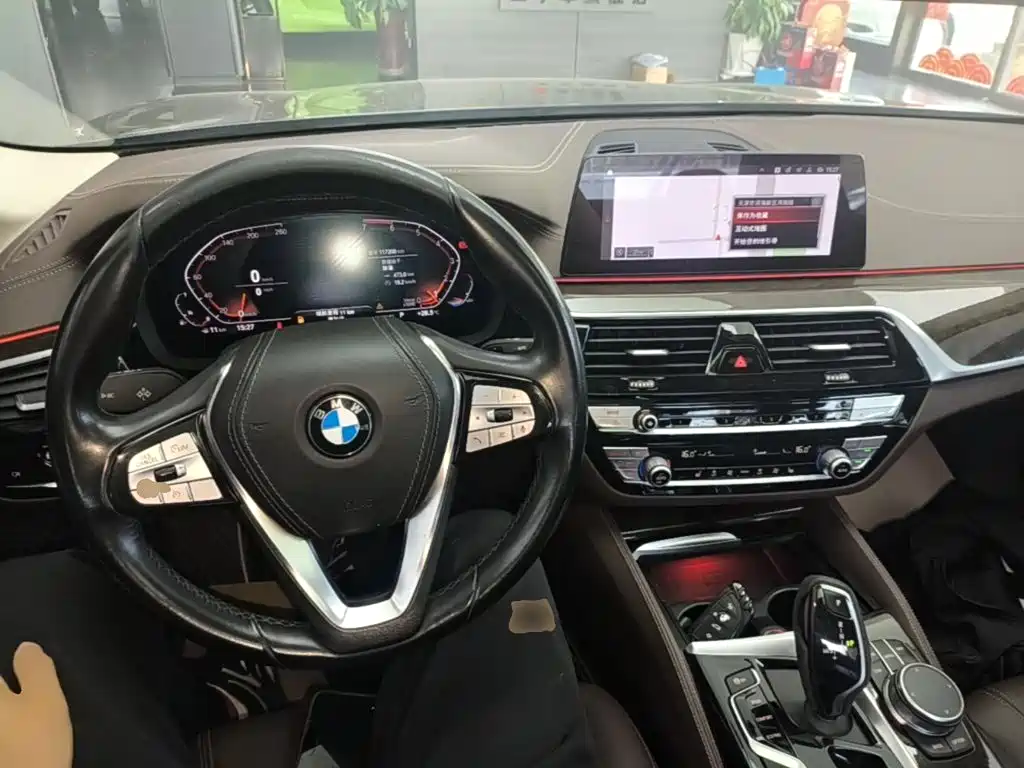 BMW 5 Series — миниатюра 10