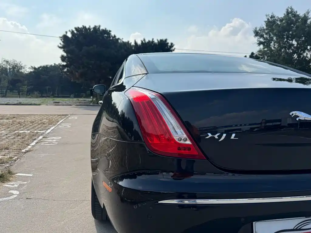 Jaguar XJ — миниатюра 16