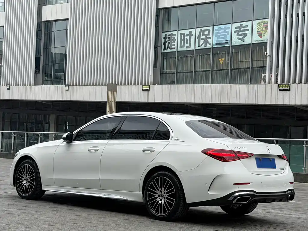 Mercedes-Benz C-Class — миниатюра 11