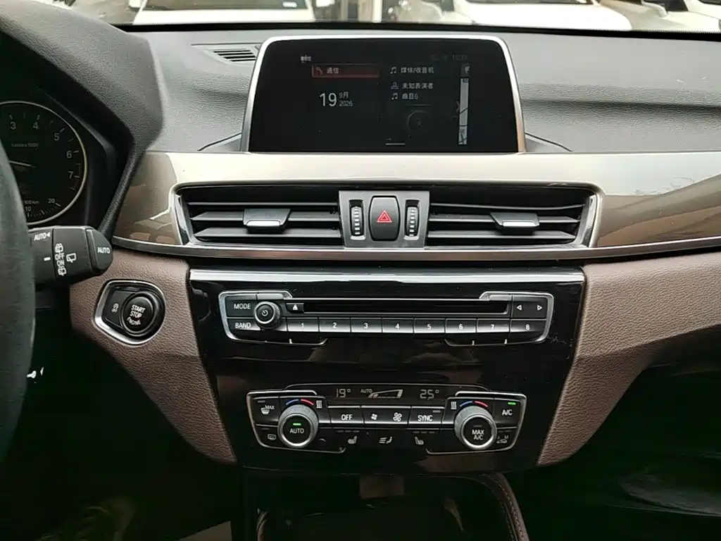 BMW X1 — миниатюра 13