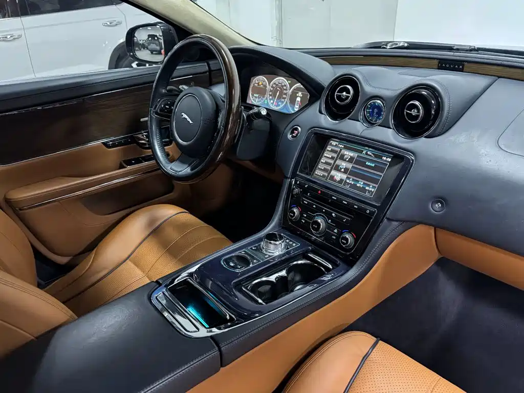 Jaguar XJ — миниатюра 30