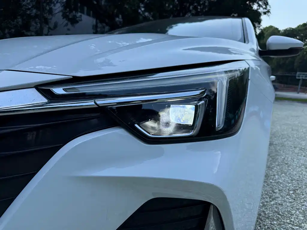 Roewe i6 MAX New Energy — миниатюра 13