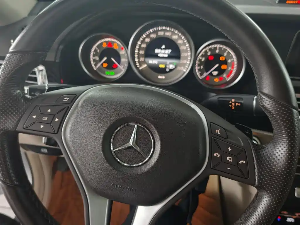 Mercedes-Benz E-Class — миниатюра 7