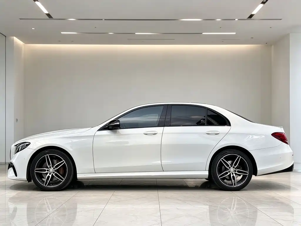 Mercedes-Benz E-Class — миниатюра 8