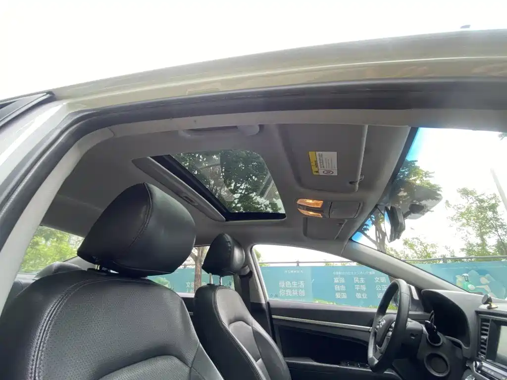 Hyundai Elantra — миниатюра 16