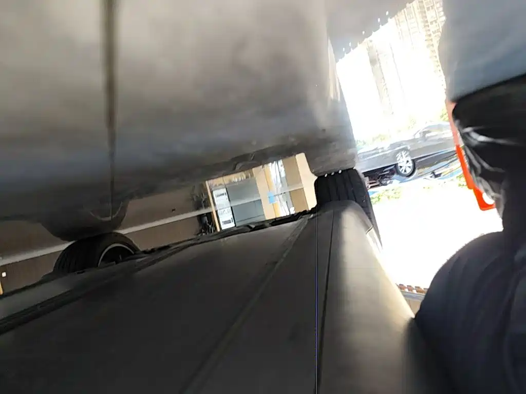 Tesla Model Y — миниатюра 21