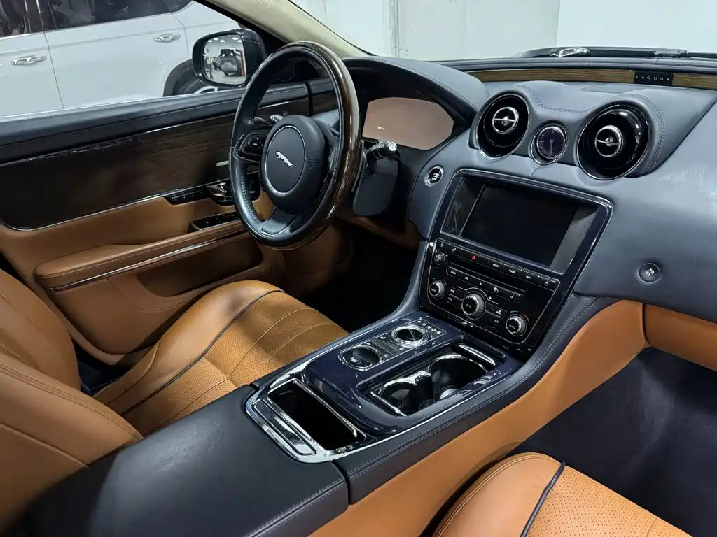 Jaguar XJ — миниатюра 38
