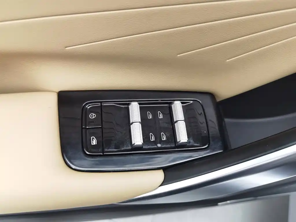 Geely Boyue L — миниатюра 9