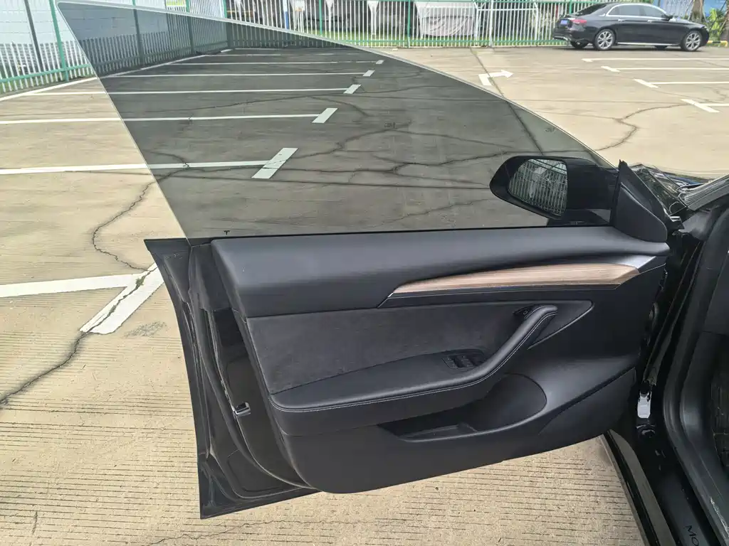 Tesla Model 3 — миниатюра 25
