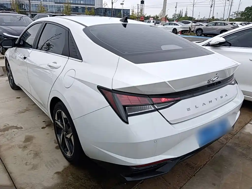 Hyundai Elantra — миниатюра 5