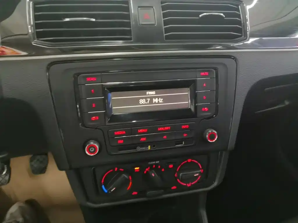 Volkswagen Santana — миниатюра 13