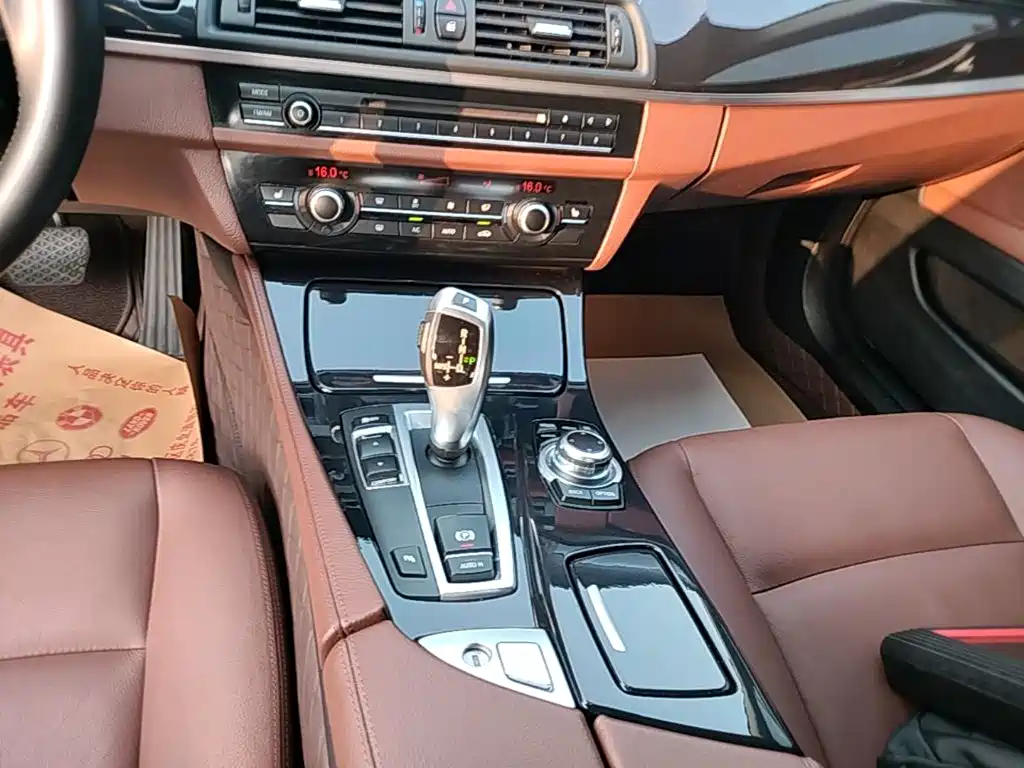 BMW 5 Series — миниатюра 14