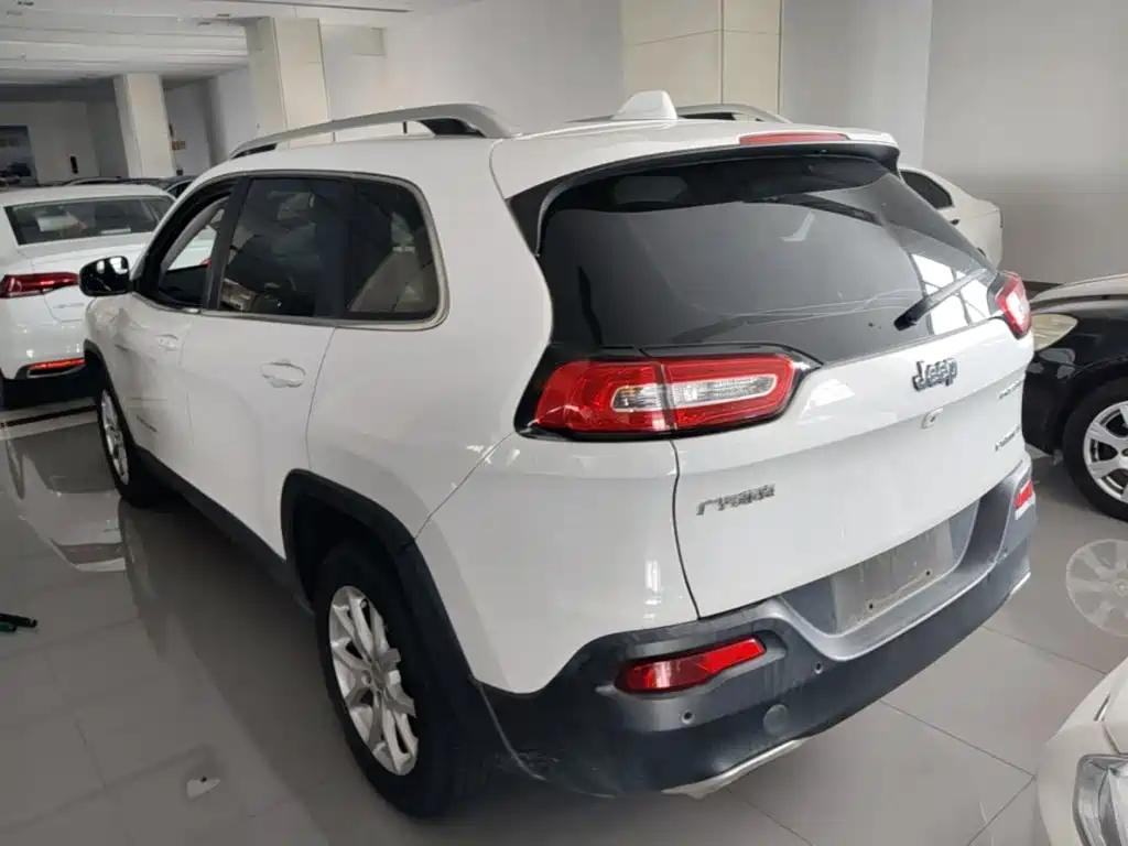Jeep Cherokee — миниатюра 5