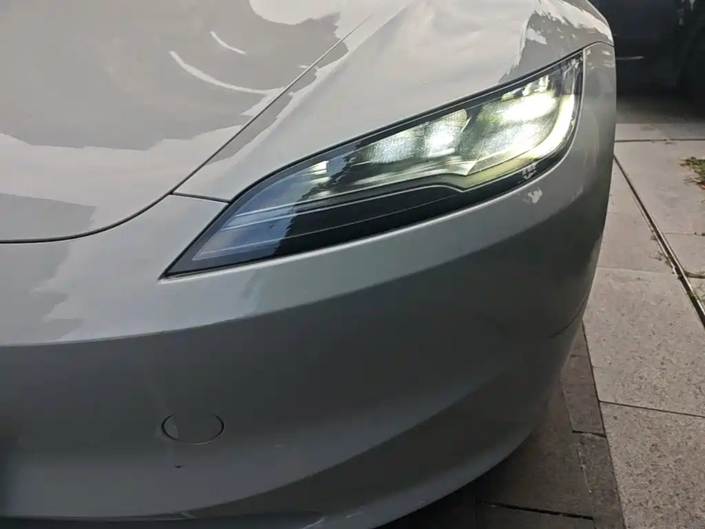 Tesla Model 3 — миниатюра 24