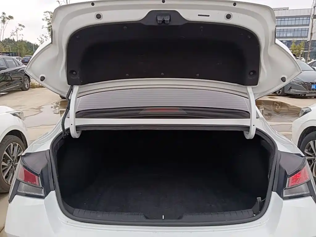 Hyundai Elantra — миниатюра 19