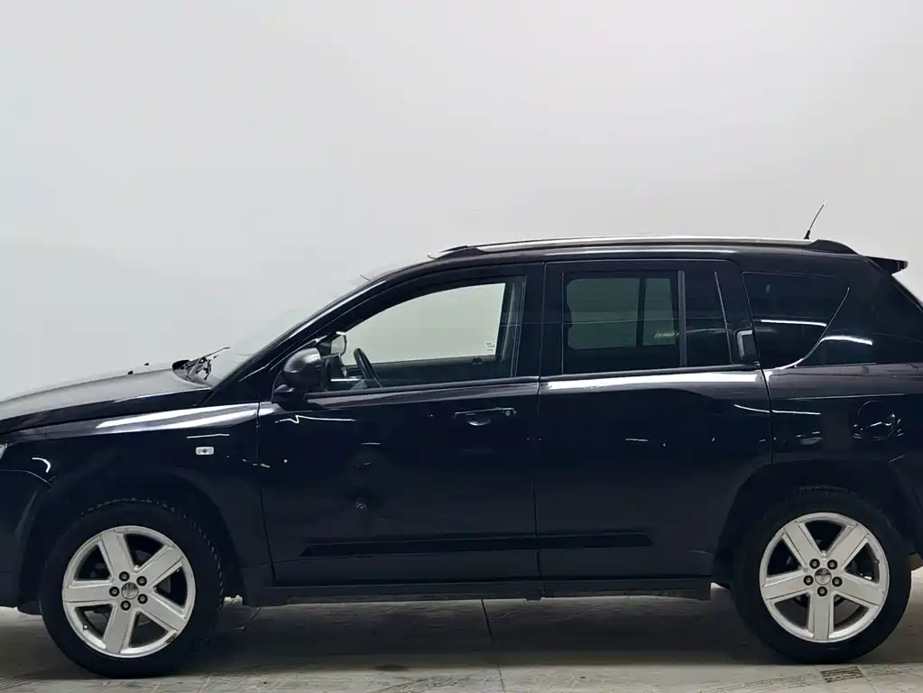 Jeep Compass (Import) — миниатюра 8