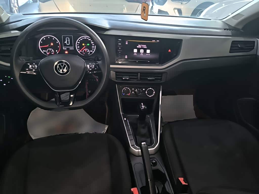 Volkswagen Polo 1.5 л 2021 г. Белый, пробег 22200 км