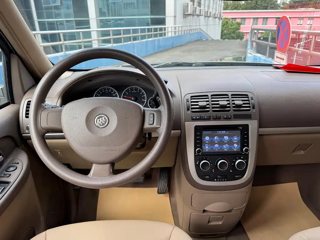 Buick GL8 — миниатюра 8