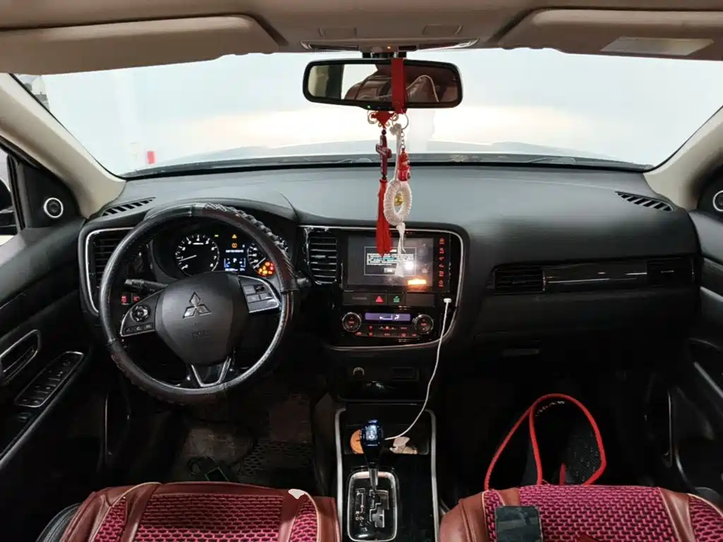 Mitsubishi Outlander — миниатюра 10