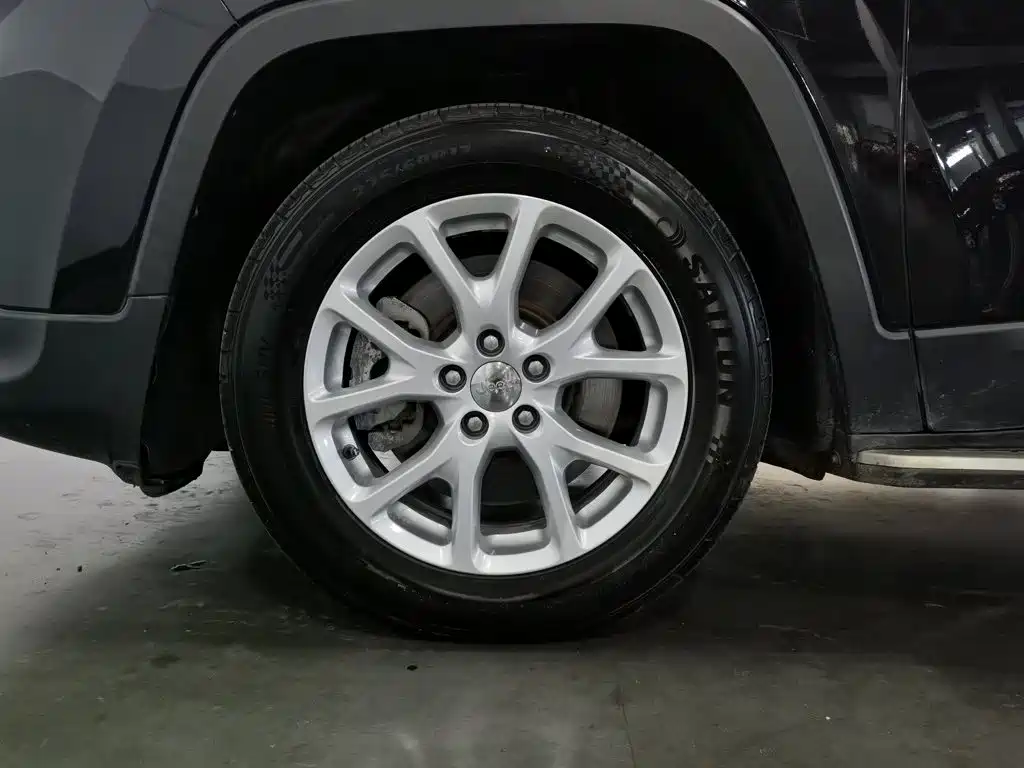 Jeep Cherokee — миниатюра 17