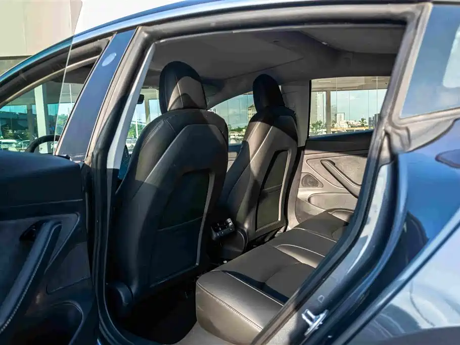 Tesla Model 3 — миниатюра 15