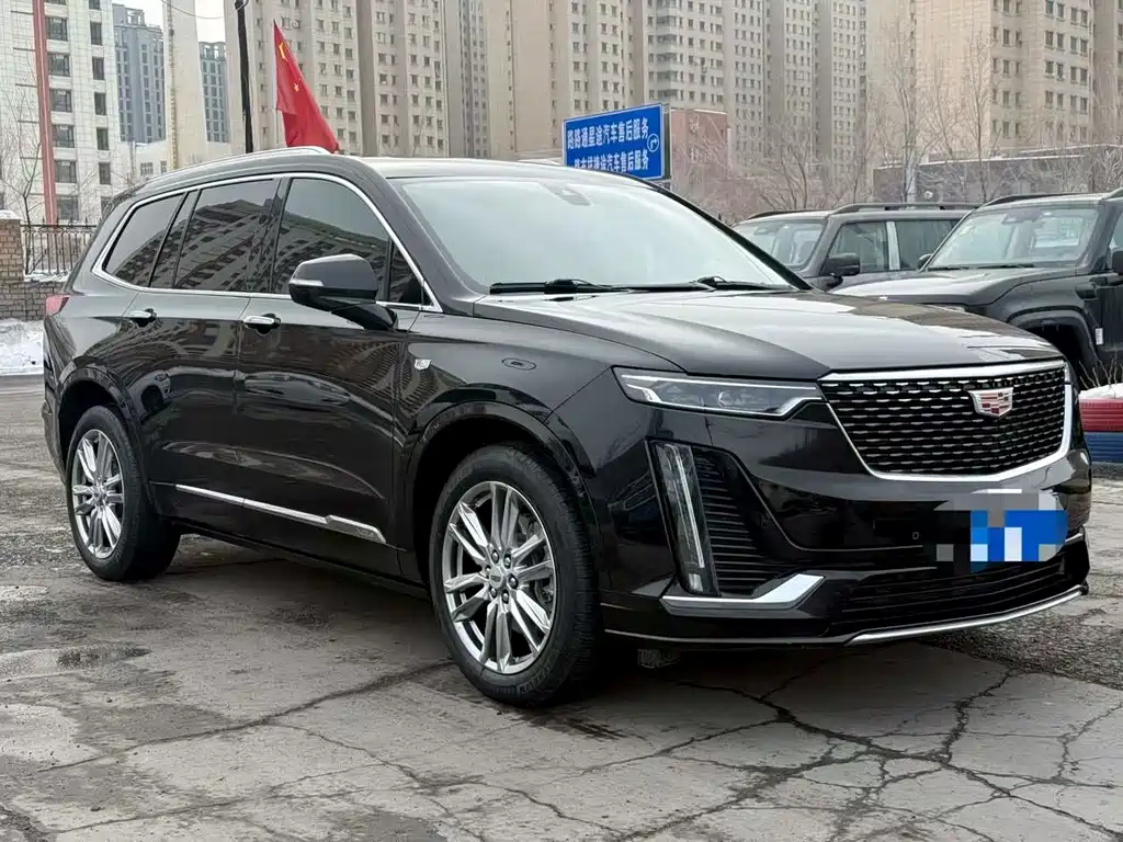 CADILLAC XT6