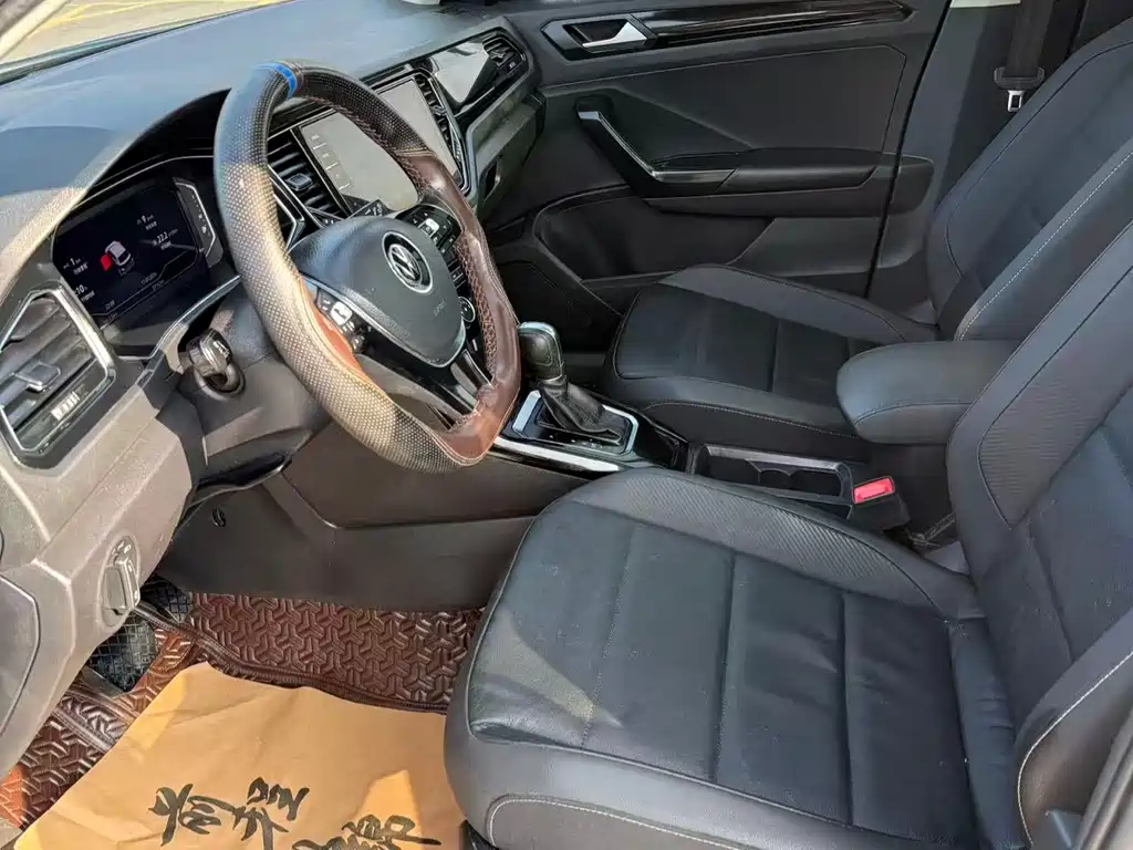 VOLKSWAGEN T ROC EXPLORING SONGS