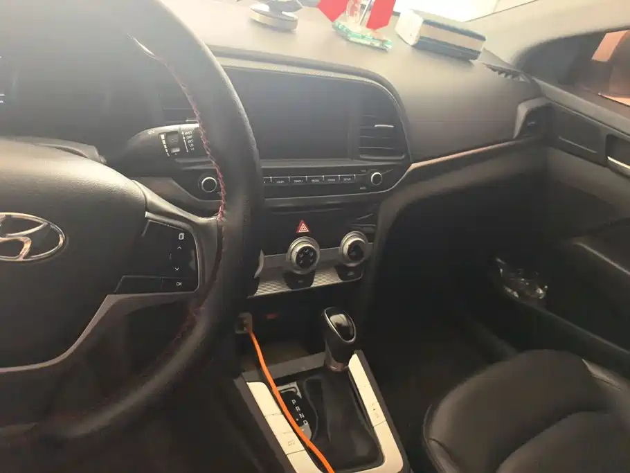Hyundai Elantra — миниатюра 13