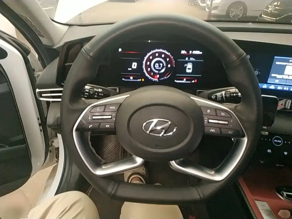 Hyundai Elantra — миниатюра 11