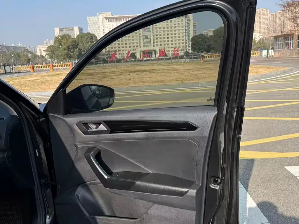 VOLKSWAGEN T ROC EXPLORING SONGS