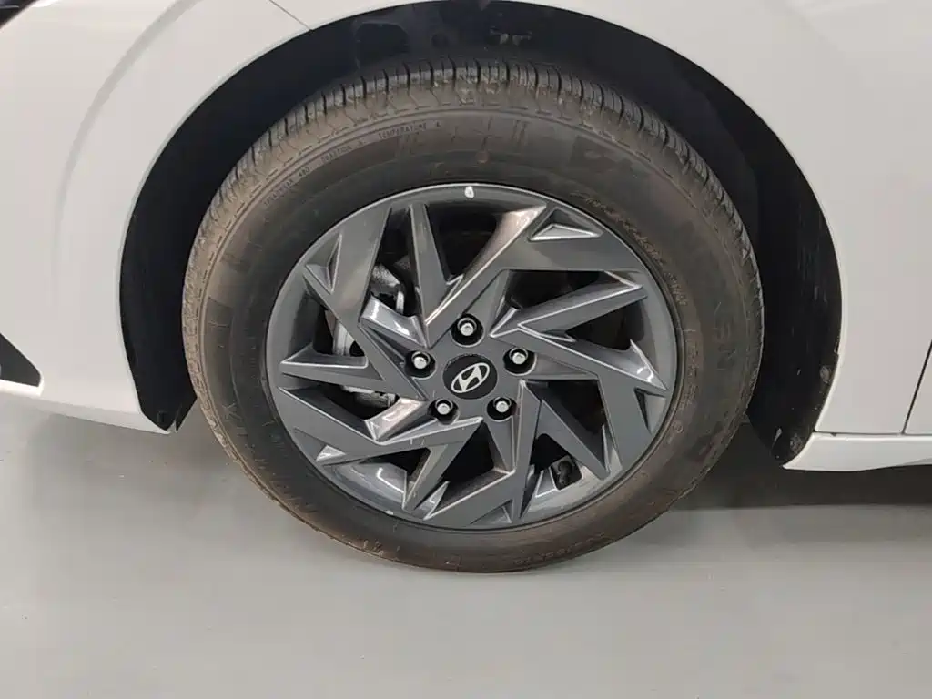 Hyundai Elantra — миниатюра 23
