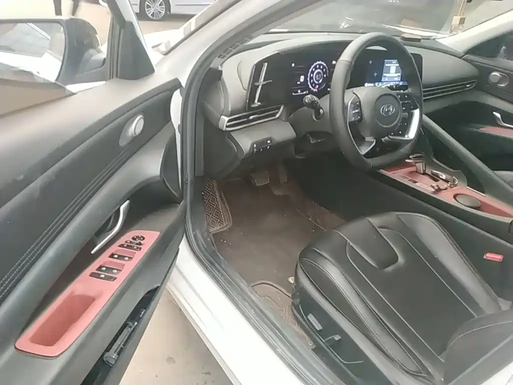 Hyundai Elantra — миниатюра 16