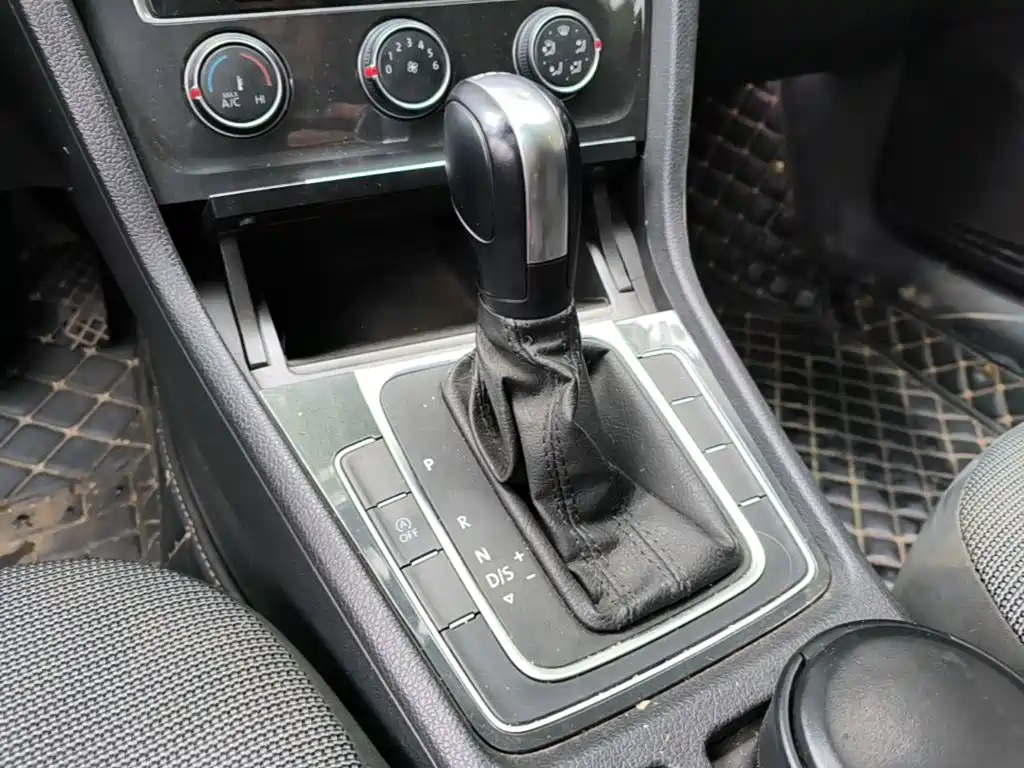 Volkswagen Golf — миниатюра 14