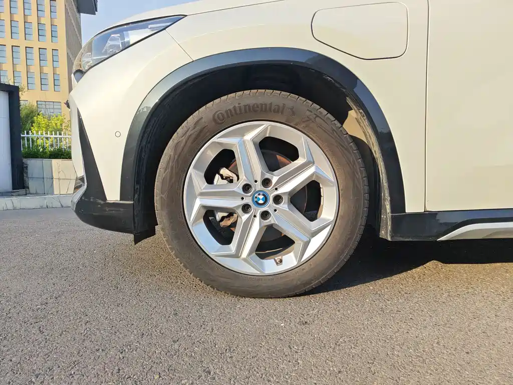 BMW iX1 — миниатюра 9