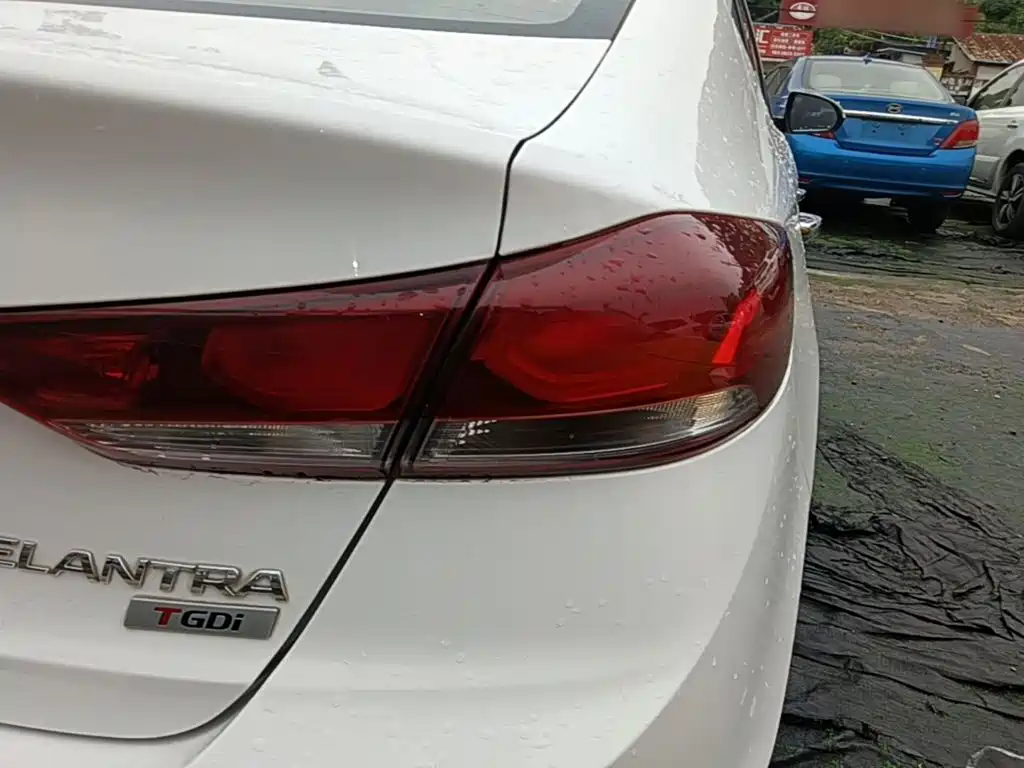Hyundai Elantra — миниатюра 8