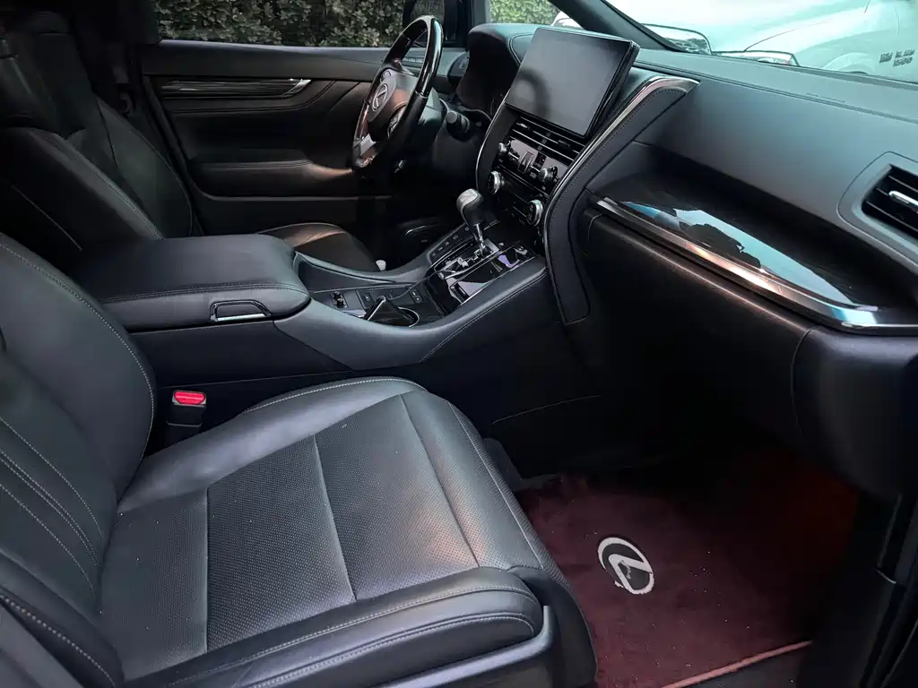 Lexus LM 2020 300h мест