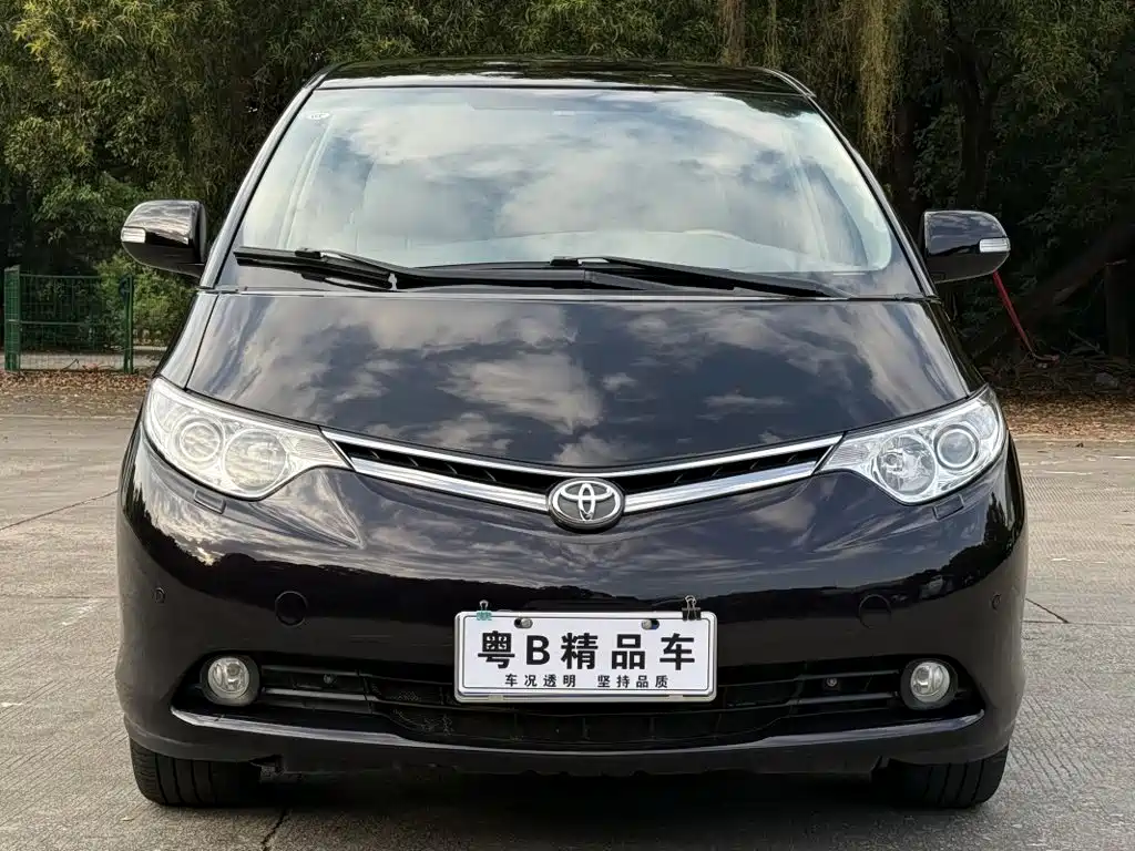 Toyota Previa — миниатюра 2