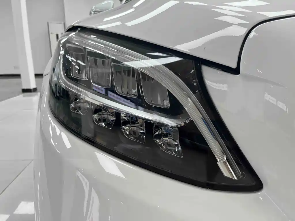 Mercedes-Benz C-Class — миниатюра 17