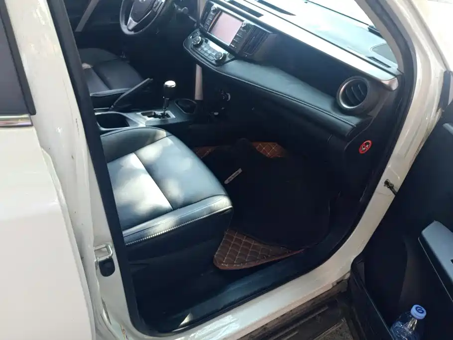 Toyota RAV4 — миниатюра 8