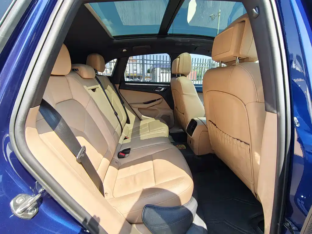 Porsche Macan — миниатюра 8