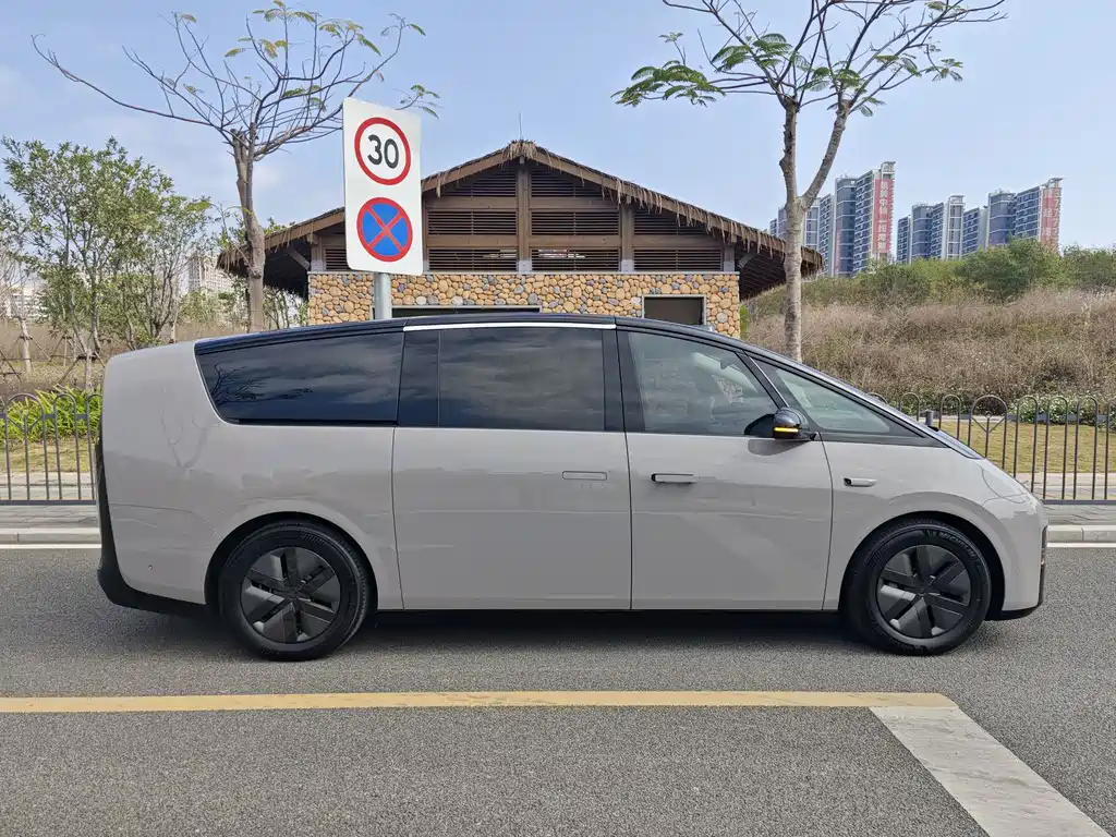 Li Auto IDEAL MEGA