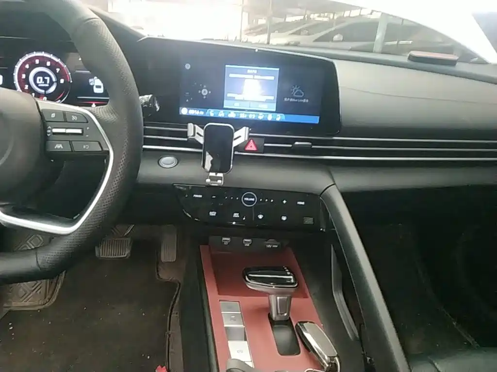 Hyundai Elantra — миниатюра 13
